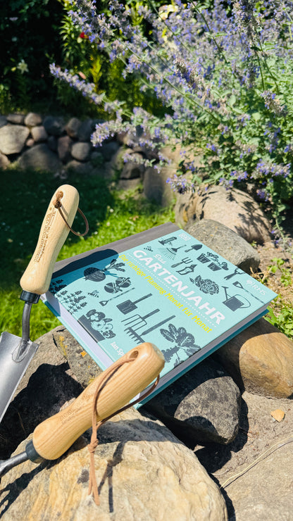Geschenkset Buch Gartenjahr & Krumpholz Kralle und Pflanzkelle schmal