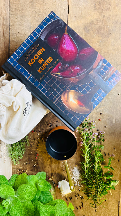 Exklusives Kupfertopf Geschenkset mit kleinem Kupfertopf (10 cm) und dem Buch „Kochen in Kupfer“. Hochwertige Manufakturqualität
