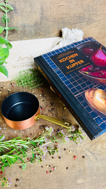 Exklusives Kupfertopf Geschenkset mit kleinem Kupfertopf (10 cm) und dem Buch „Kochen in Kupfer“. Hochwertige Manufakturqualität