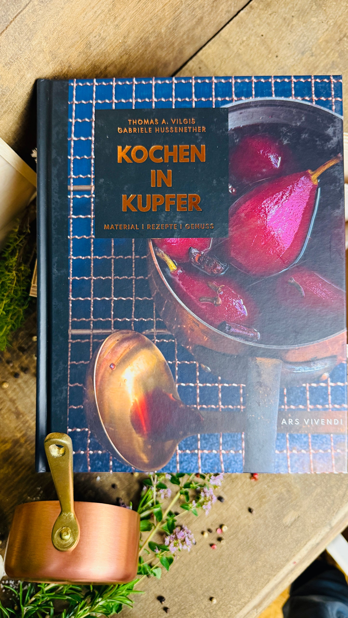 Exklusives Kupfertopf Geschenkset mit kleinem Kupfertopf (10 cm) und dem Buch „Kochen in Kupfer“. Hochwertige Manufakturqualität