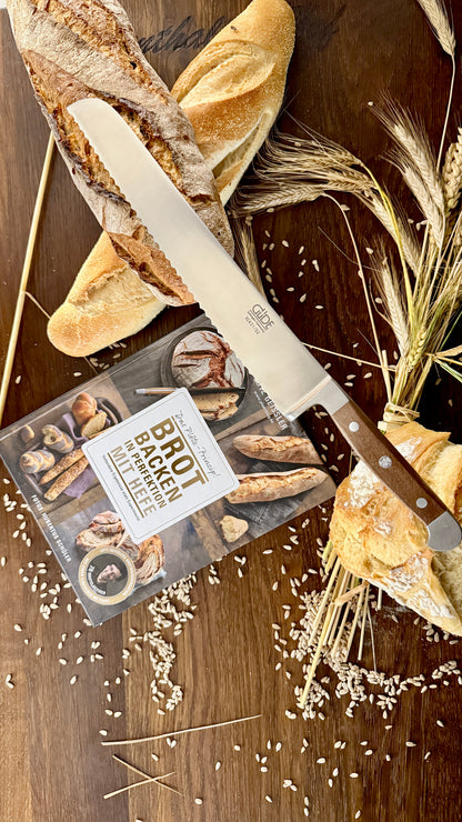 Geschenkset „Backkunst & Genuss“ – Buch „Brot backen in Perfektion“ & Gude Brotmesser Alpha (Walnuss, ca. 32 cm)