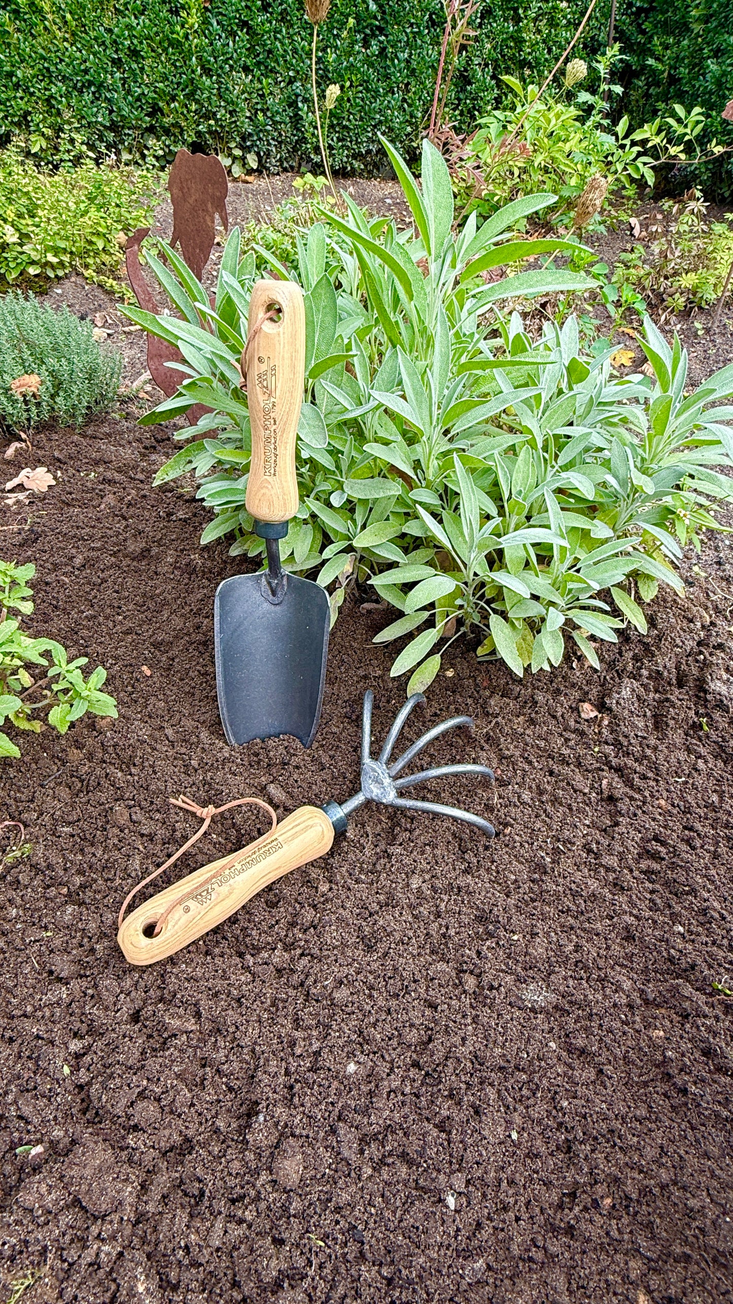 Geschenkset für Gartenliebhaber – Krumpholz Grubber & Pflanzenkelle
