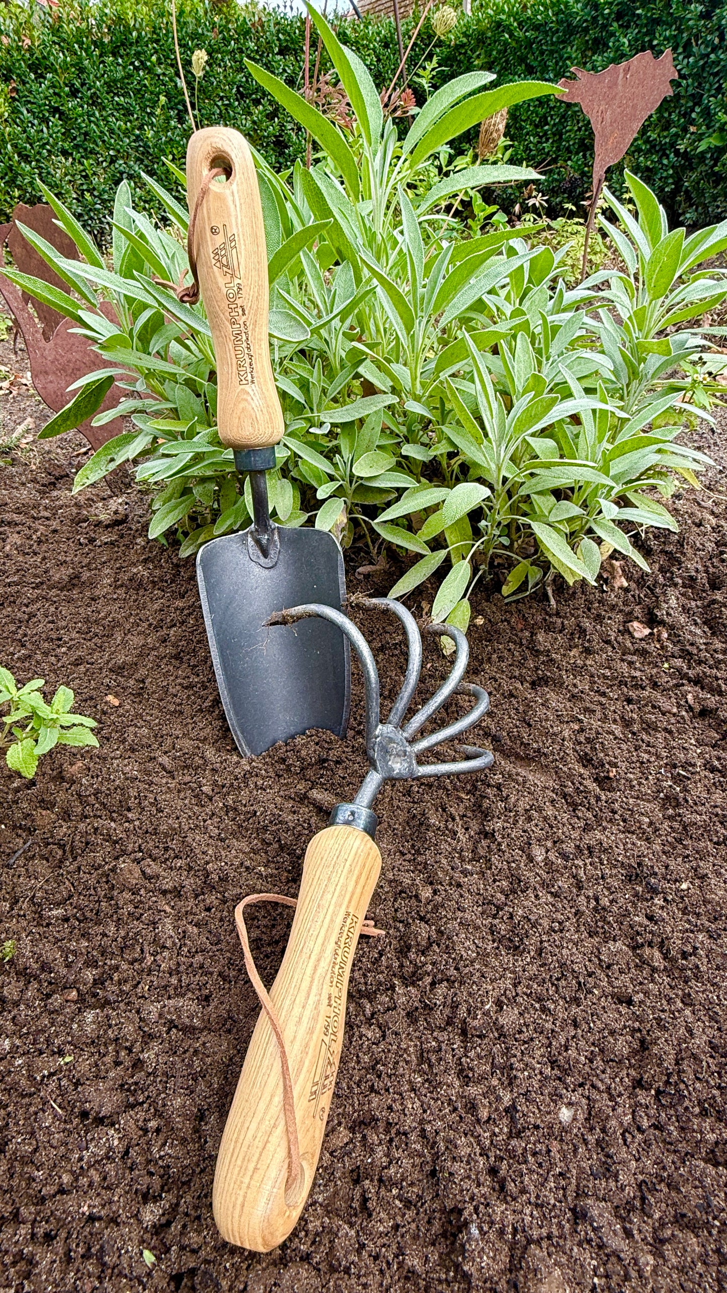 Geschenkset für Gartenliebhaber – Krumpholz Grubber & Pflanzenkelle