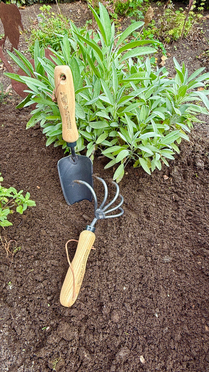 Geschenkset für Gartenliebhaber – Krumpholz Grubber & Pflanzenkelle