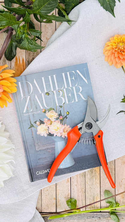 Geschenkset „Dahlienzauber“ – Dahlienbuch & Original LÖWE 14.107 Bypass-Schere