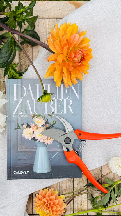 Geschenkset „Dahlienzauber“ – Dahlienbuch & Original LÖWE 14.107 Bypass-Schere