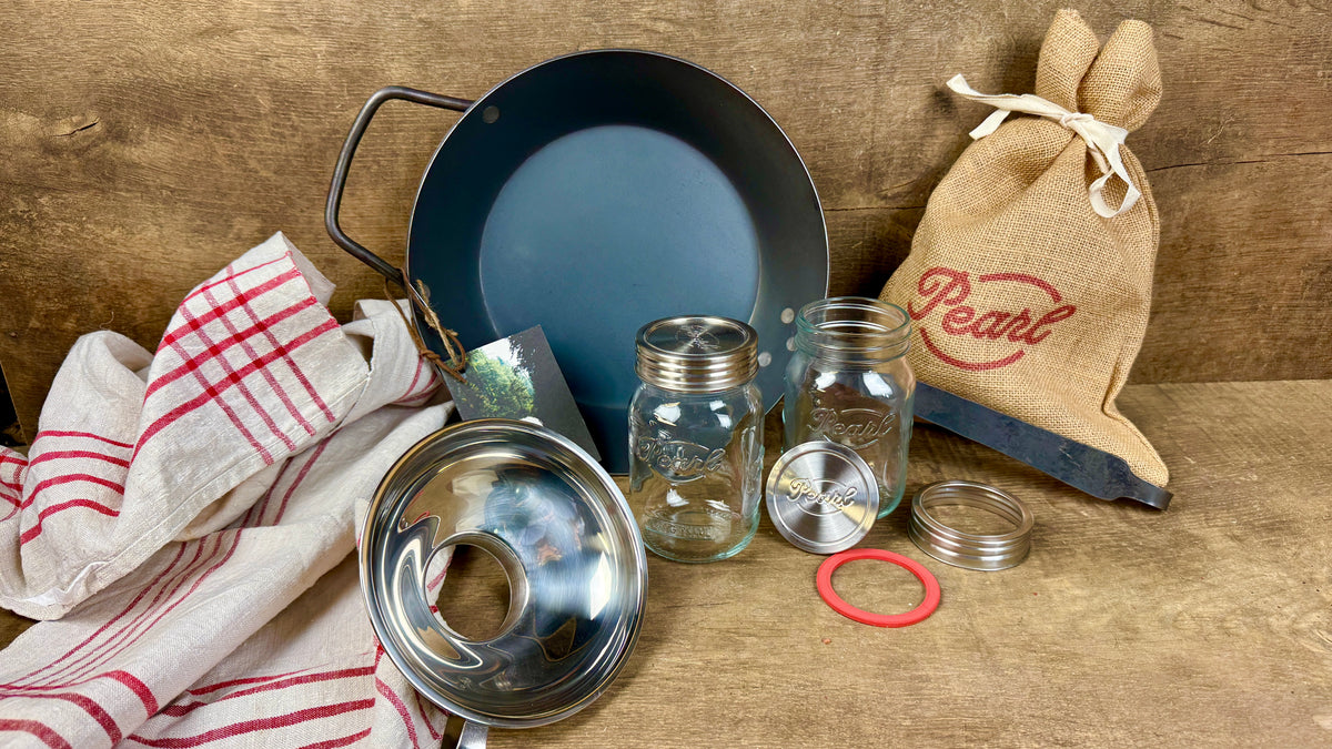 Geschenkset „Einkochen“ – handgeschmiedete Eisenpfanne & Pearl Einmach-Set