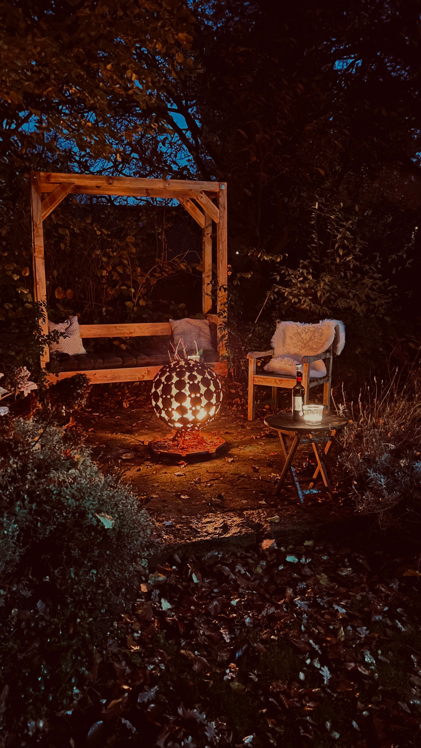 Heated outdoor bar table from Metallgut
