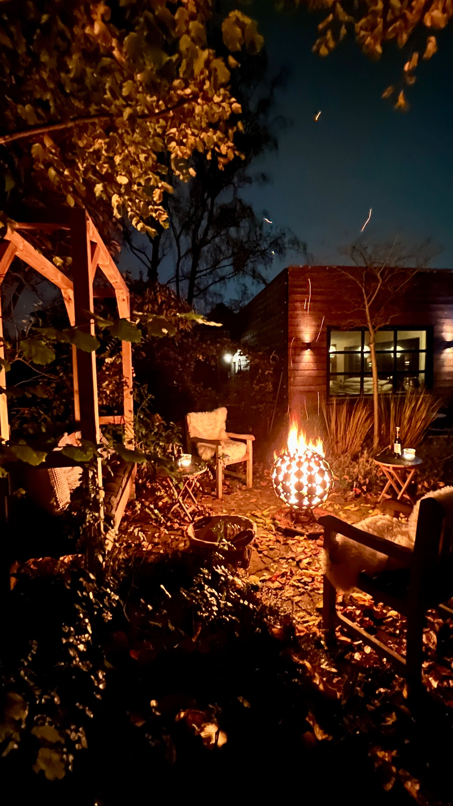 Heated outdoor bar table from Metallgut