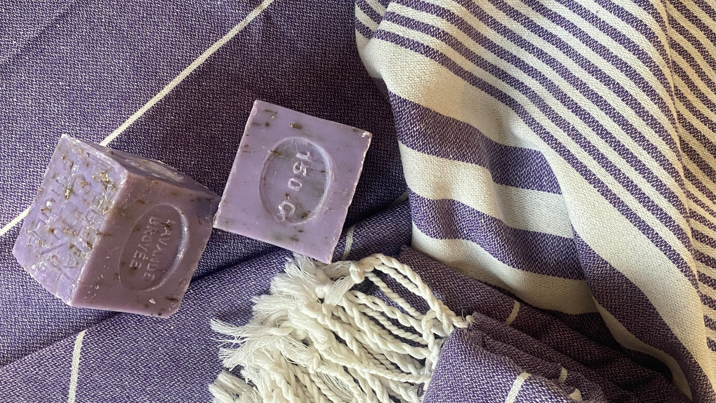 Strandtuch, Saunatuch, Handtuch,  Badetuch 100% Baumwolle mit Seifenwürfel
