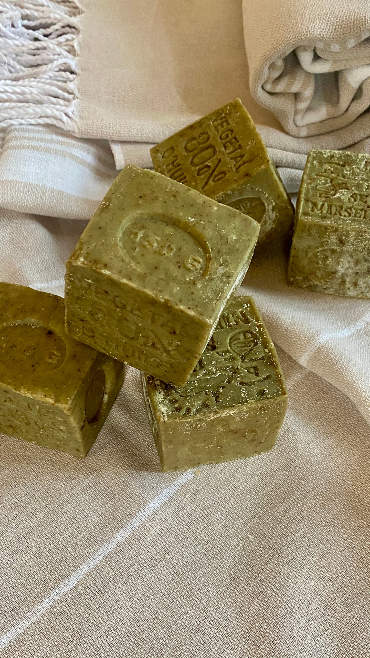 Strandtuch, Saunatuch, Handtuch,  Badetuch 100% Baumwolle mit Seifenwürfel