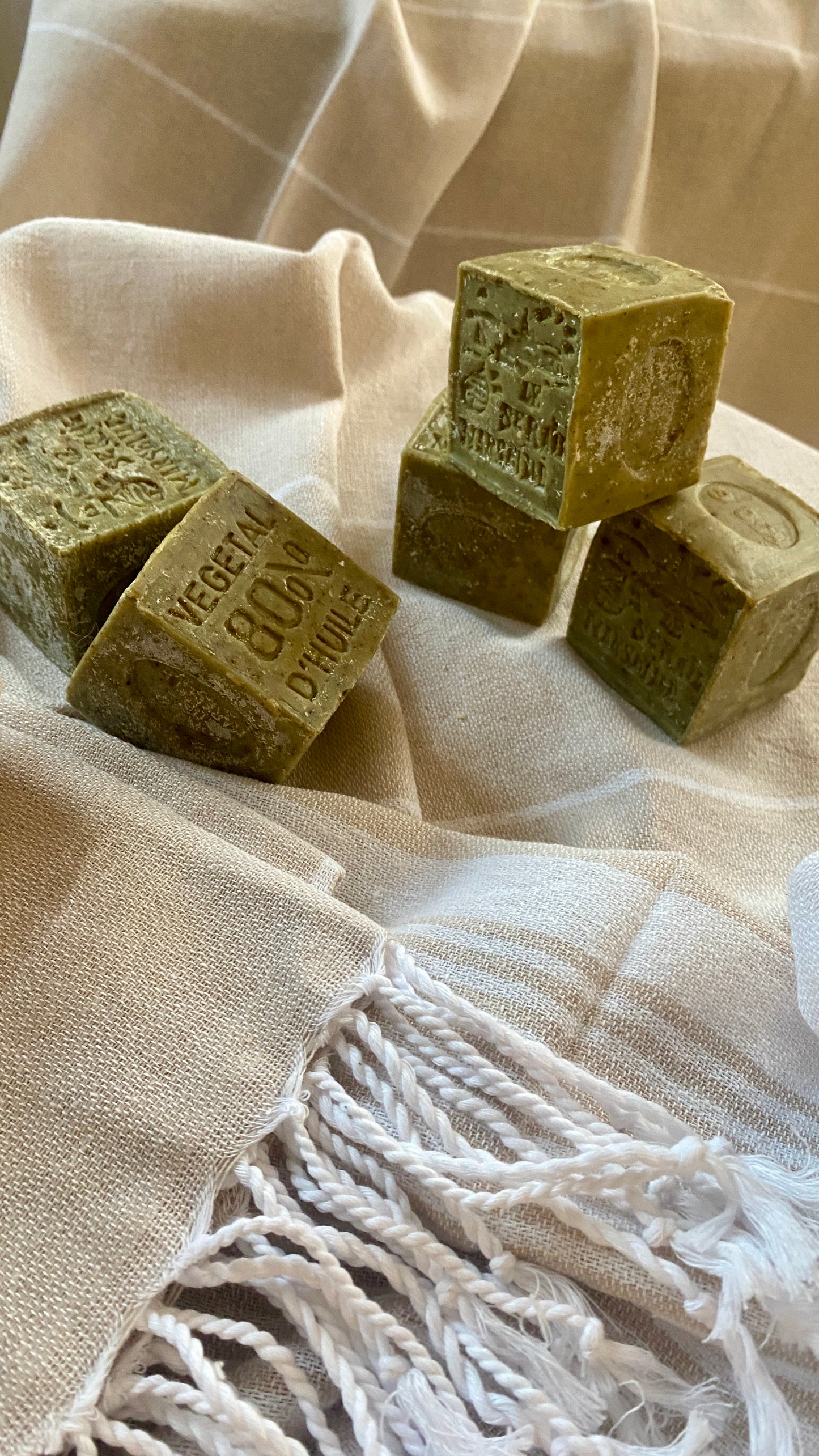 Strandtuch, Saunatuch, Handtuch,  Badetuch 100% Baumwolle mit Seifenwürfel