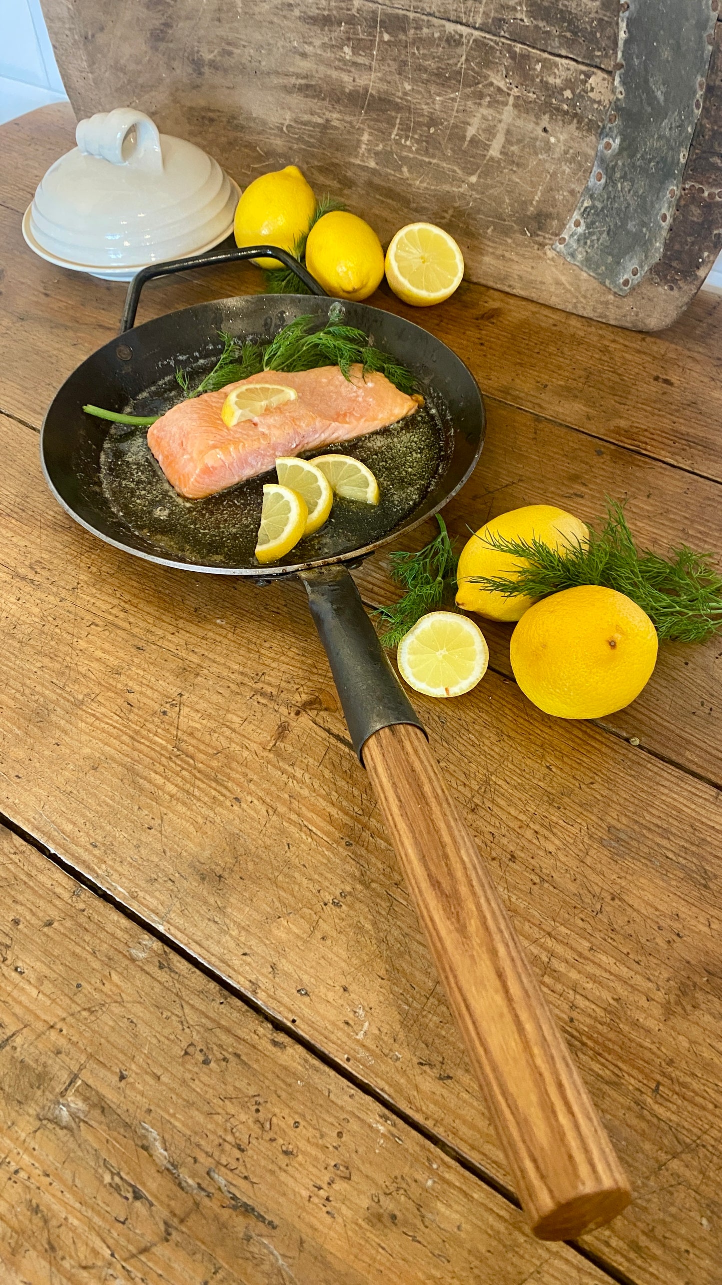 Eisenpfanne 15 cm Boden mit handgeschmiedeten Eisen-/Holzstiel und Gegengriff