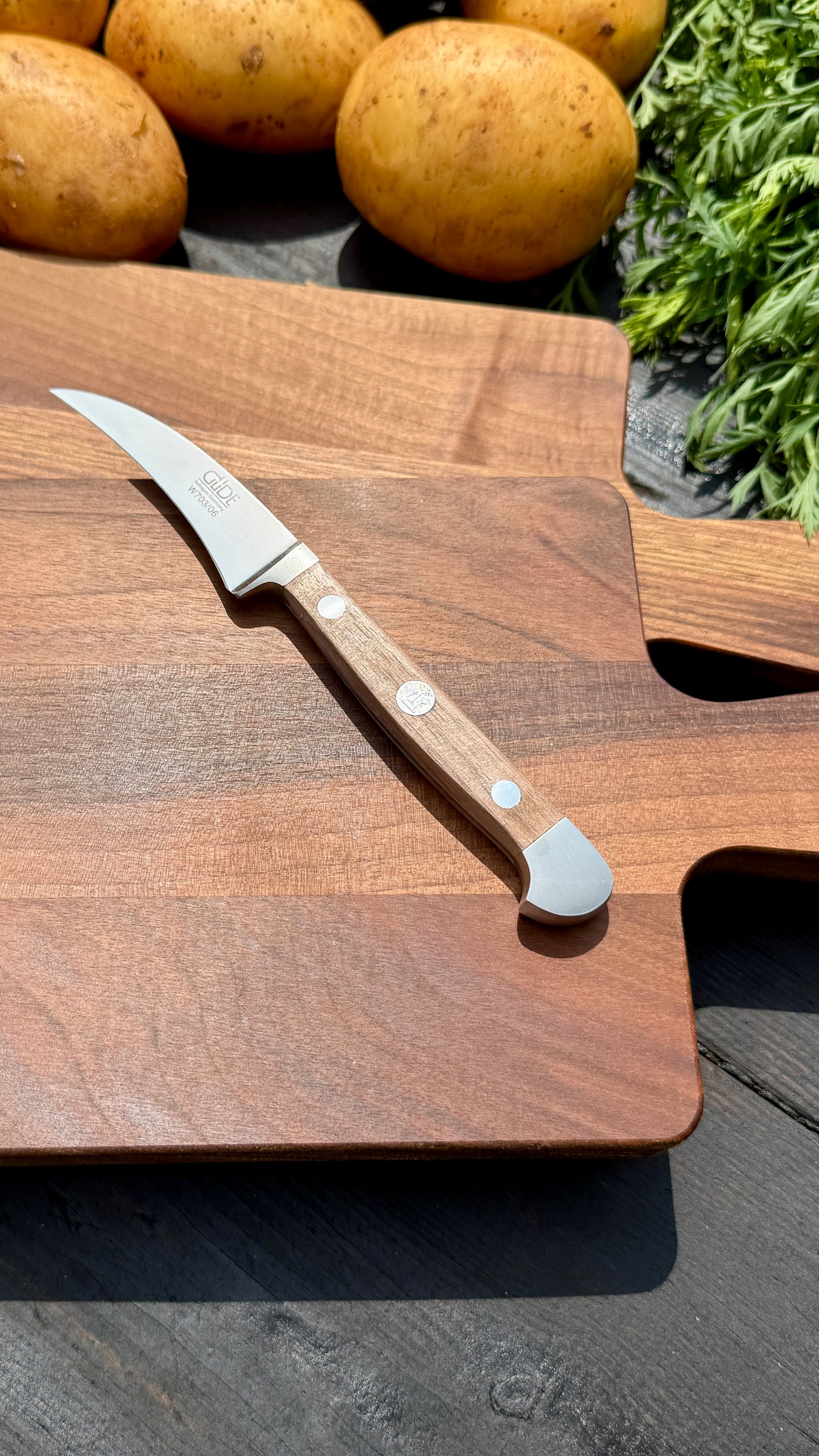 Geschenkset - Güde Schälmesser Alpha Walnuss (ca. 6 cm) und 2  Brettchen Walnuss Buche Design