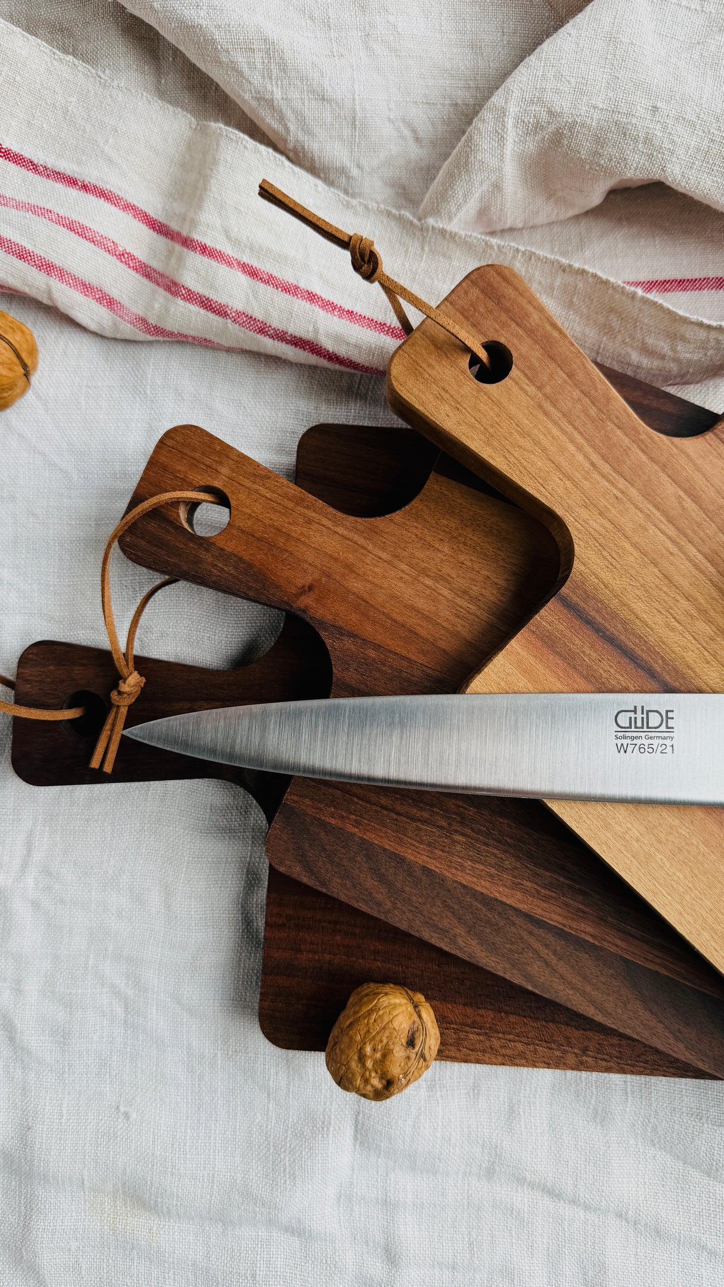 Geschenkset - Güde Schinkenmesser – Alpha Walnuss & drei Walnuss/Buchenbrettern