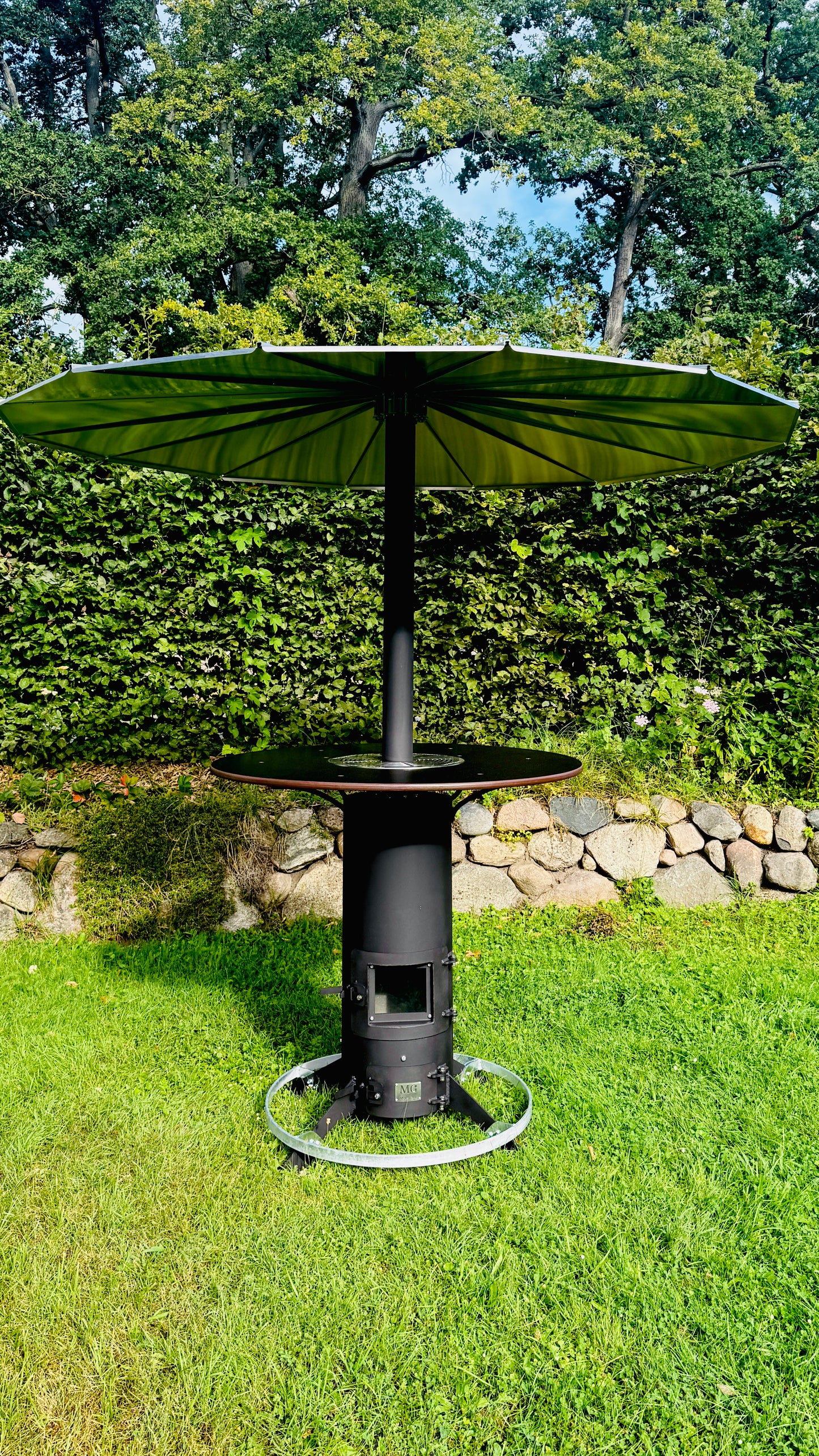 Beheizbarer Outdoor Stehtisch von Metallgut