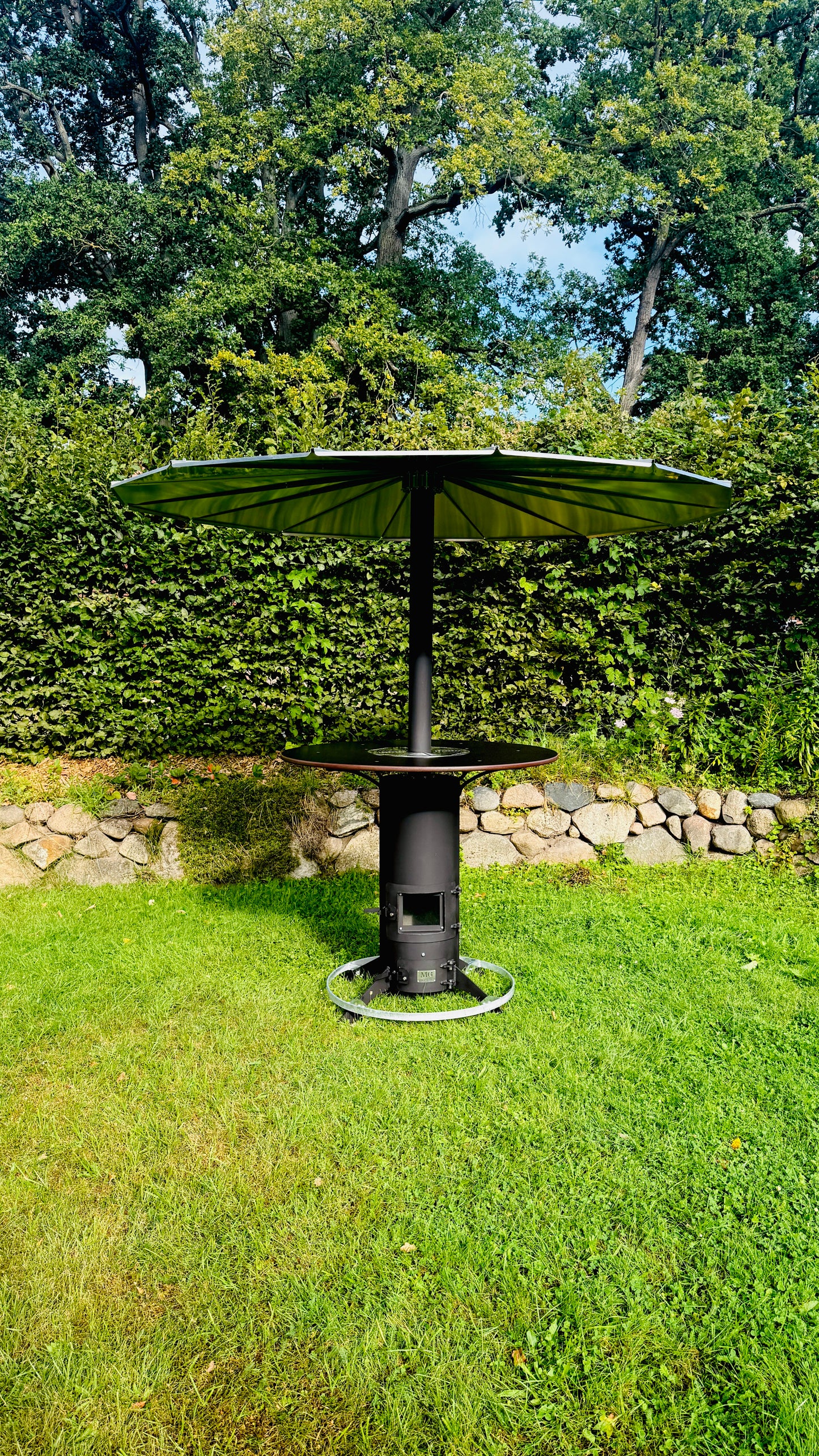 Beheizbarer Outdoor Stehtisch von Metallgut