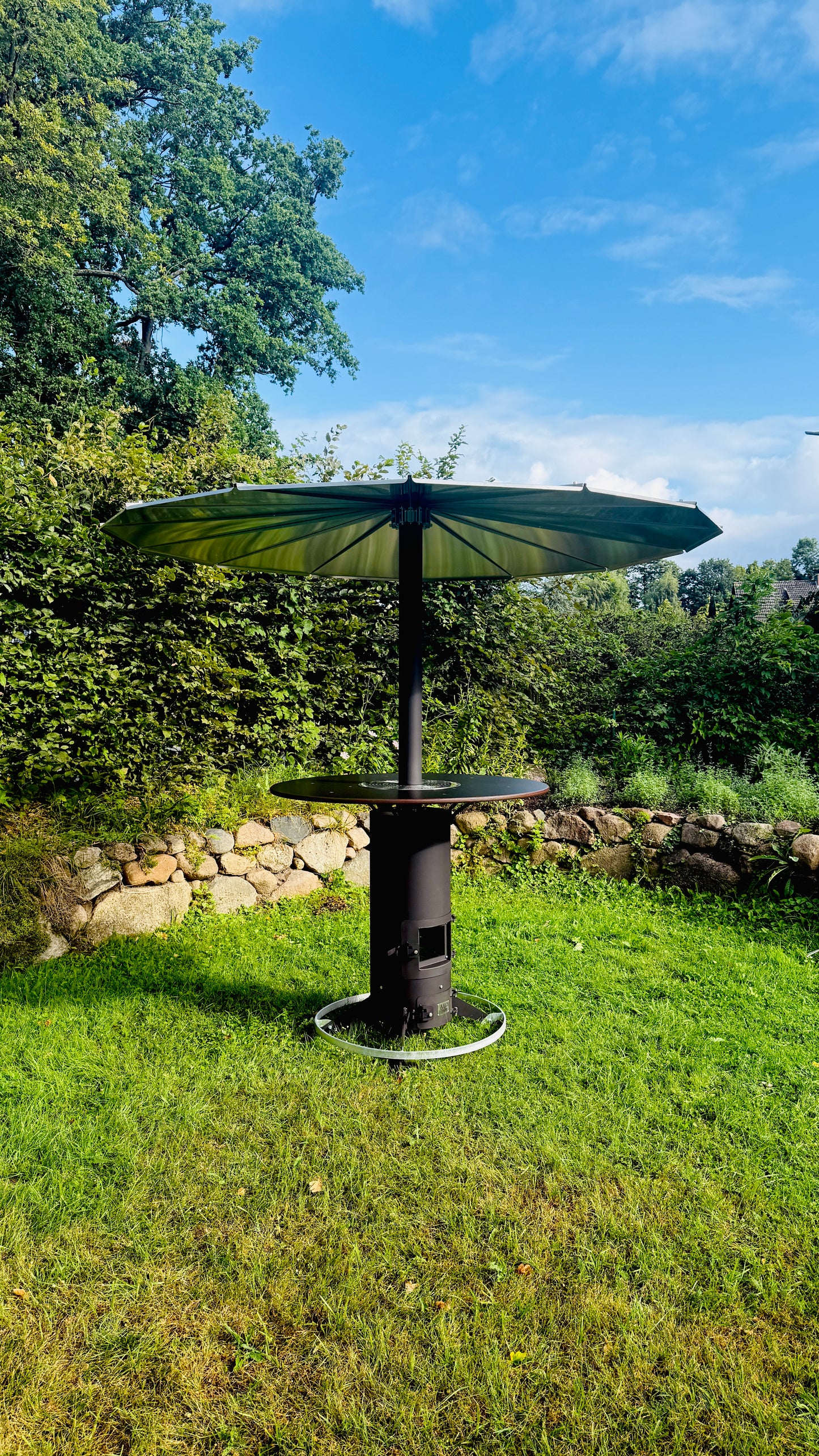 Beheizbarer Outdoor Stehtisch von Metallgut