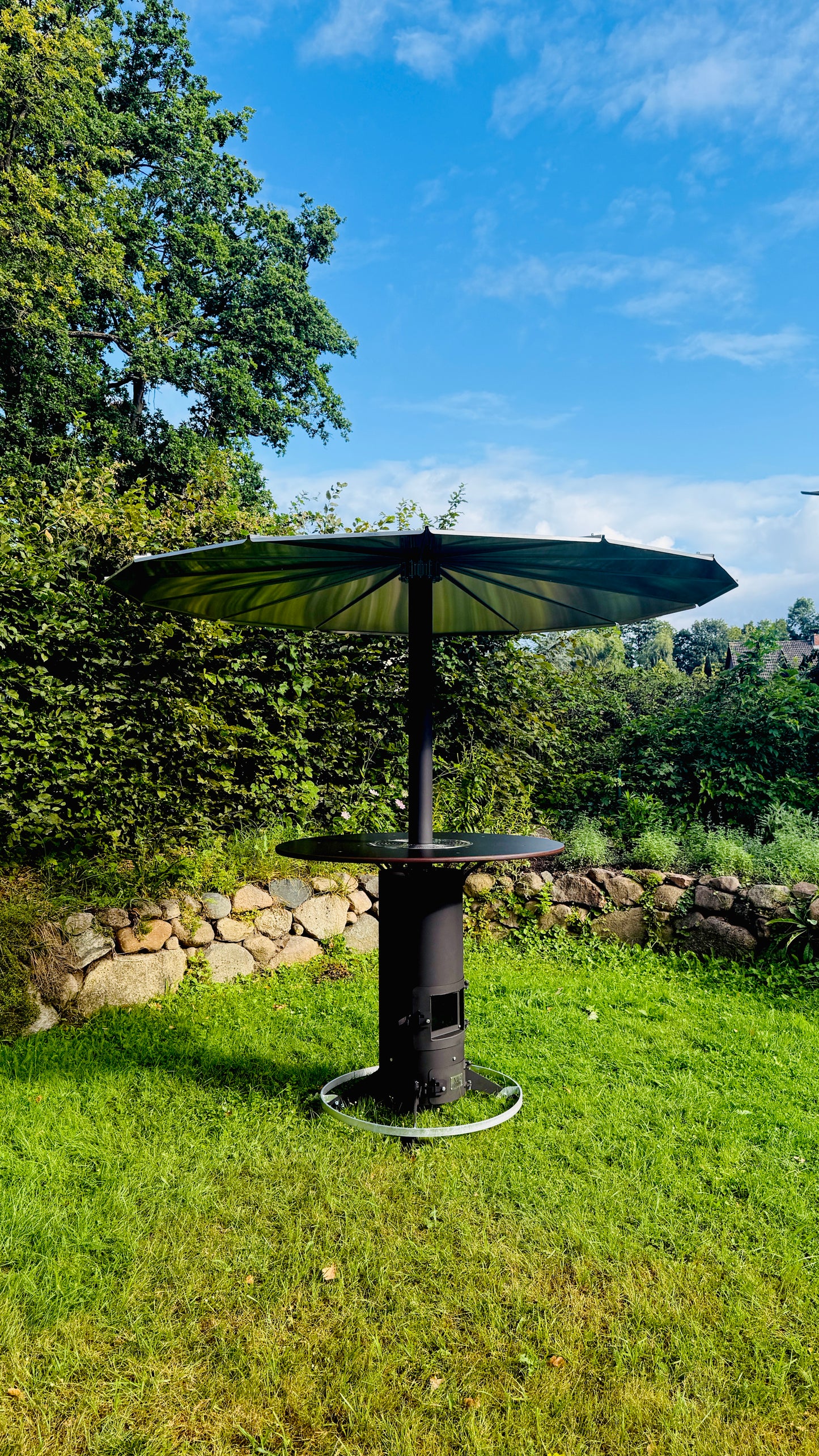 Beheizbarer Outdoor Stehtisch von Metallgut