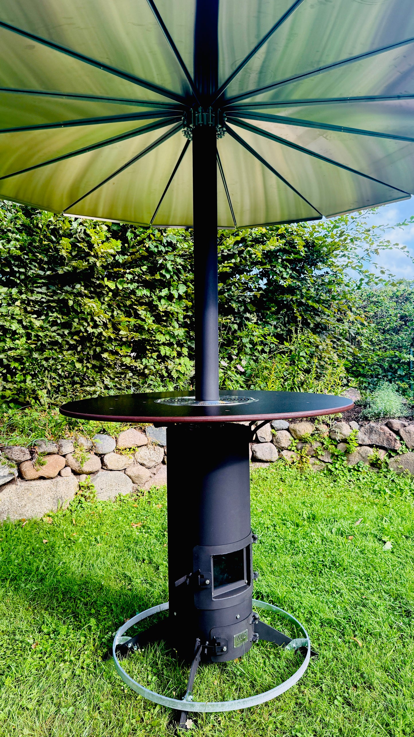 Beheizbarer Outdoor Stehtisch von Metallgut