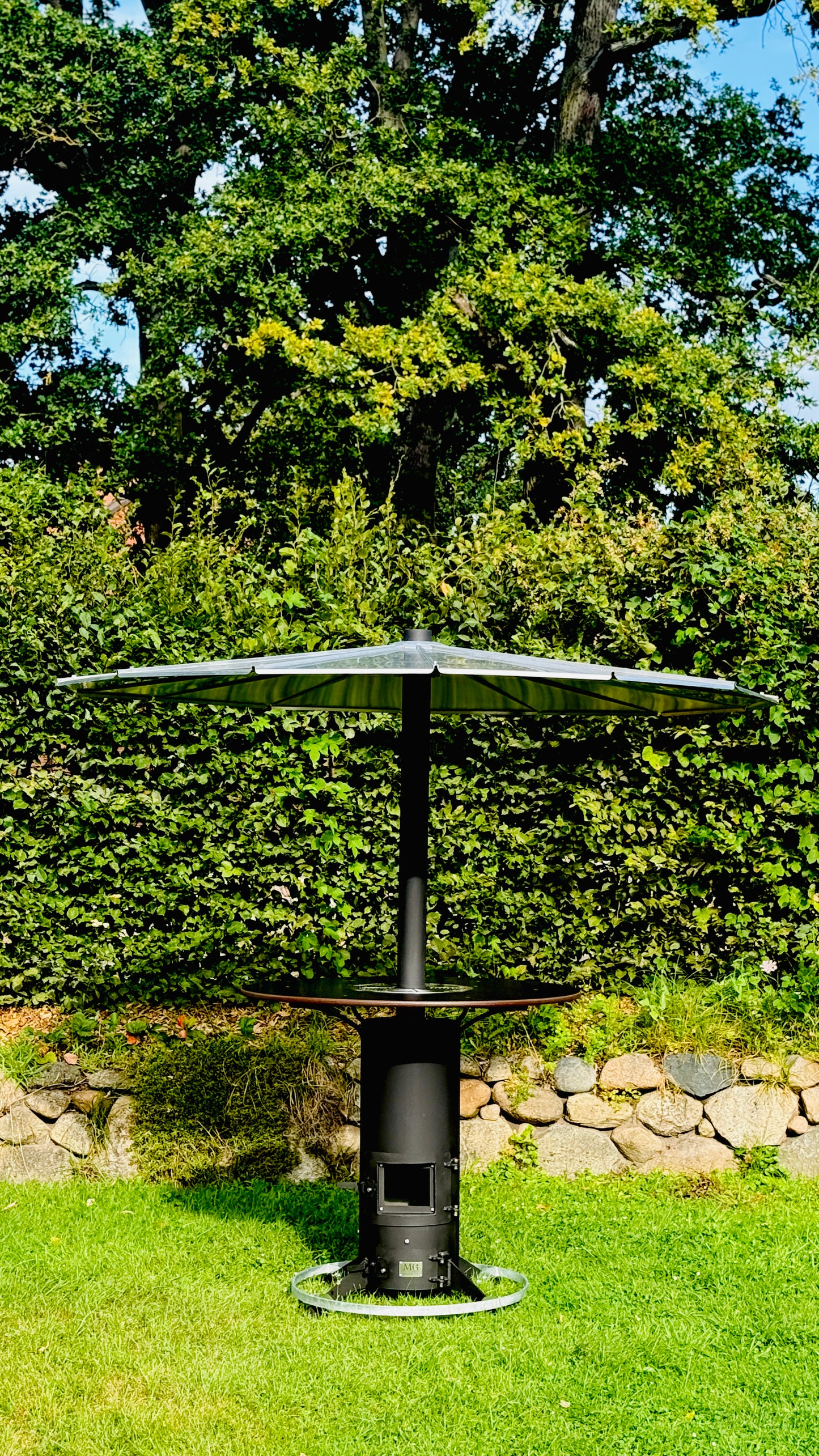 Beheizbarer Outdoor Stehtisch von Metallgut