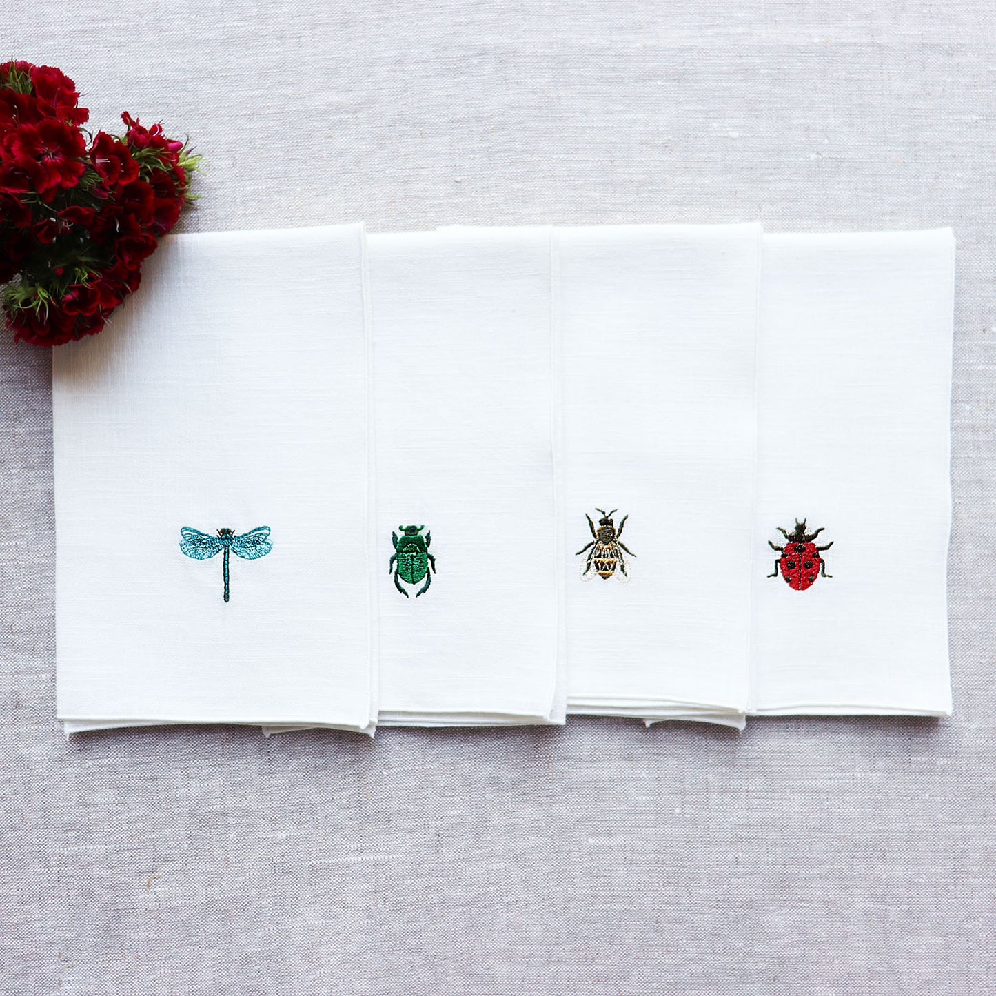 Leinenservietten bestickt mit 4 unterschiedlichen Motiven 100% Leinen