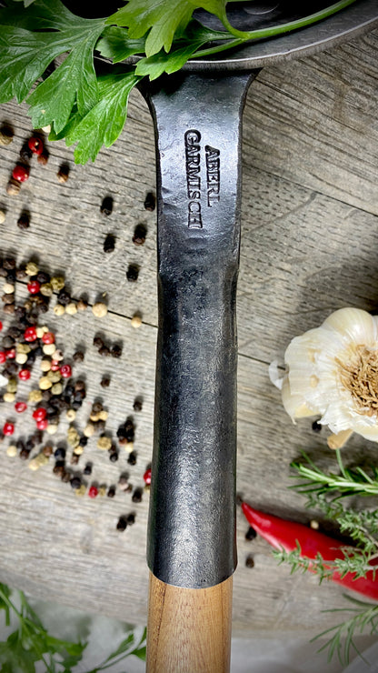 Eisenpfanne 15 cm Boden mit handgeschmiedeten Eisen-/Holzstiel und Gegengriff