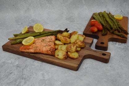 Standard-Holzbrett mit Griff aus Walnuss- und Buchenholz ca. 38/20/2 cm, Tapasbrett, Käsebrett