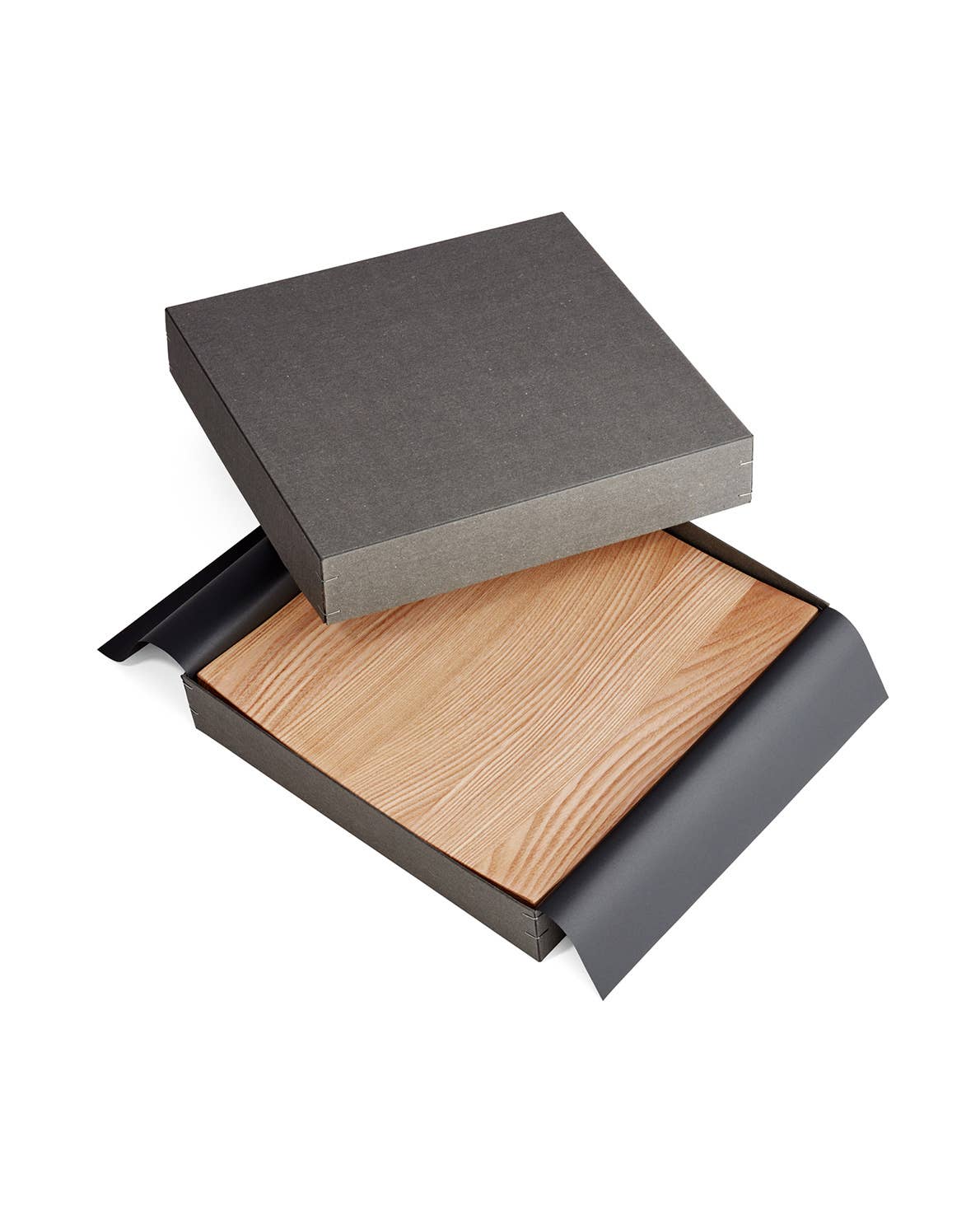 triangle Wiegemesserbrett aus massiver Kernesche 23 × 23 cm – Made in Solingen