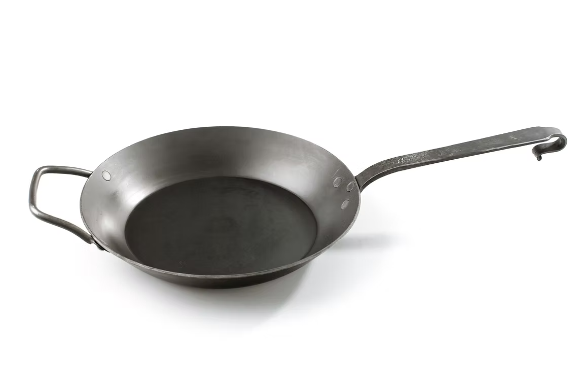 Pfanne mit geschmiedetem Hakenstiel und Gegengriff