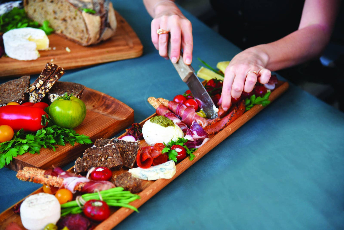 Langes Eichenbrett - große Aperitifplatte aus Eichenholz