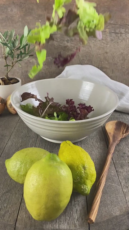 Schüssel handgetöpfert aus dem niedersächsischen Atelier Andrea