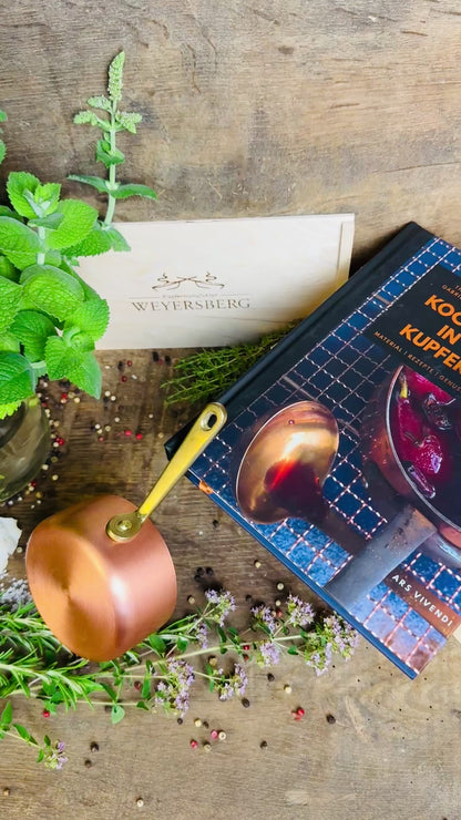 Exklusives Kupfertopf Geschenkset mit kleinem Kupfertopf (10 cm) und dem Buch „Kochen in Kupfer“. Hochwertige Manufakturqualität