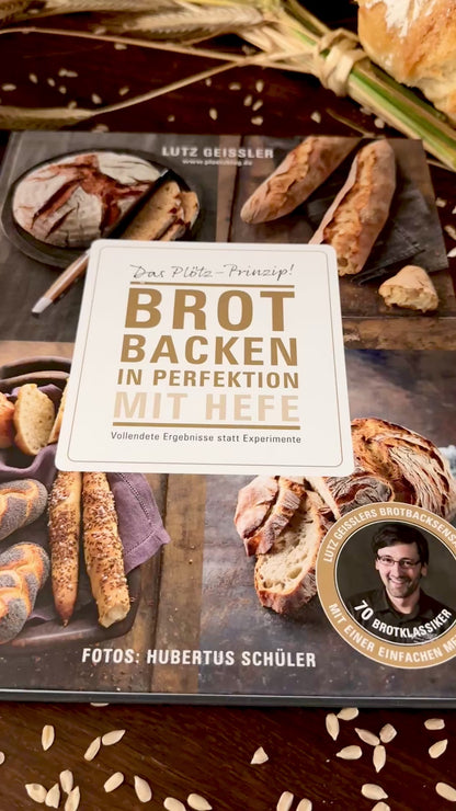 Geschenkset „Backkunst & Genuss“ – Buch „Brot backen in Perfektion“ & Gude Brotmesser Alpha (Walnuss, ca. 32 cm)