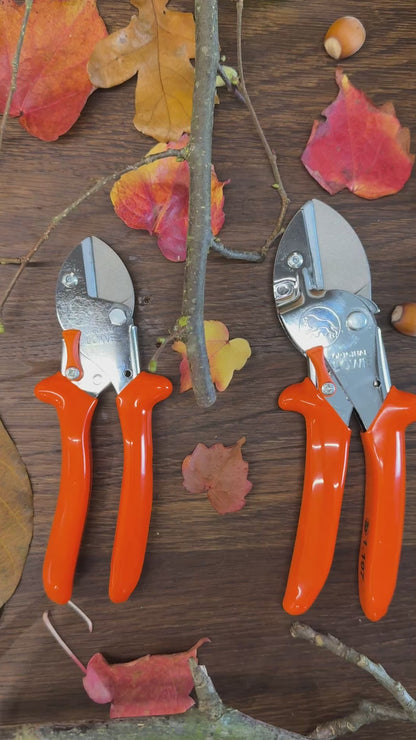 Geschenk-Set Original LÖWE 1.107 und 5.107 für gemeinsame Zeit im Garten