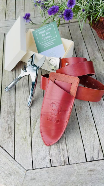 Geschenkset für Männer – Original Löwe Amboss-Schere 1.100 mit Lederholster, Gürtel & Holzbox