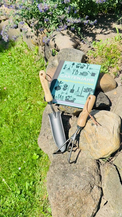 Geschenkset Buch Gartenjahr & Krumpholz Kralle und Pflanzkelle schmal